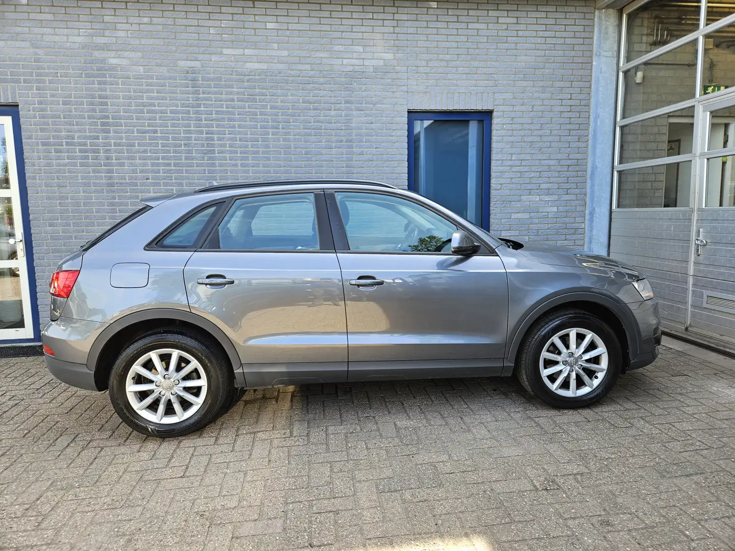 Audi Q3 2.0 TFSI quattro Pro Line Inclusief Afleveringskos Grau - 2