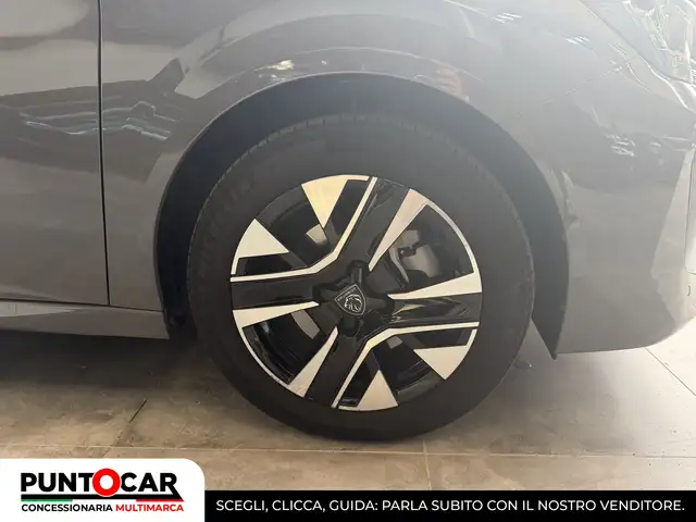 Peugeot 208 view 6