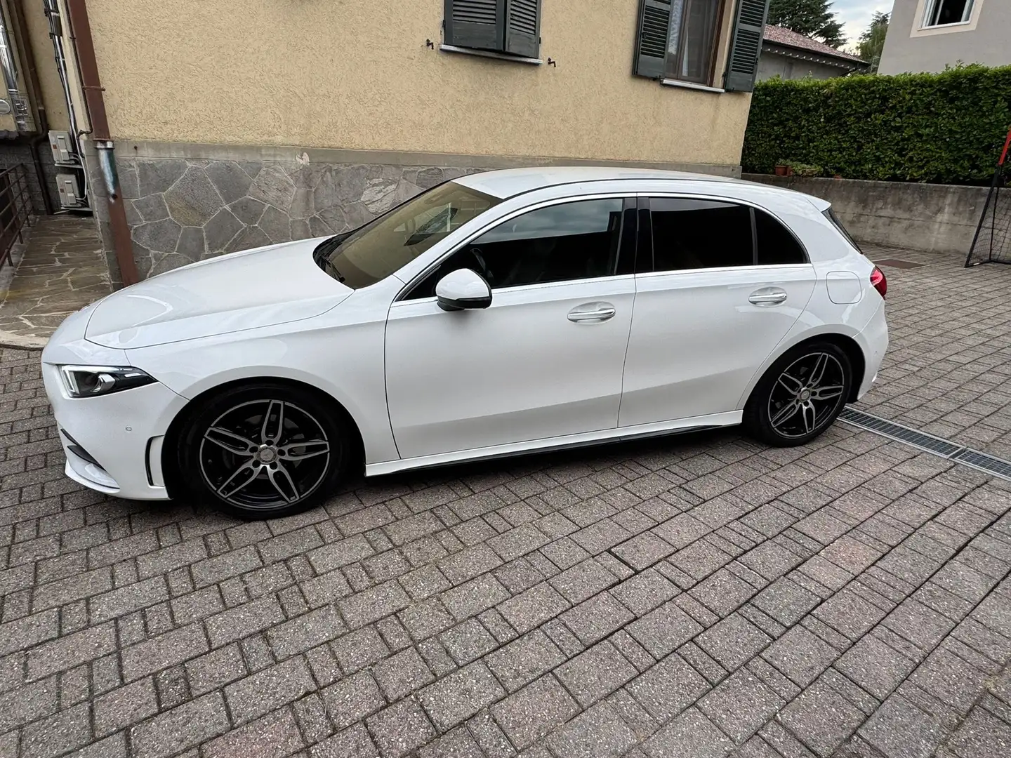 Mercedes-Benz A 180 Automatic Premium Allestimento AMG Blanco - 1