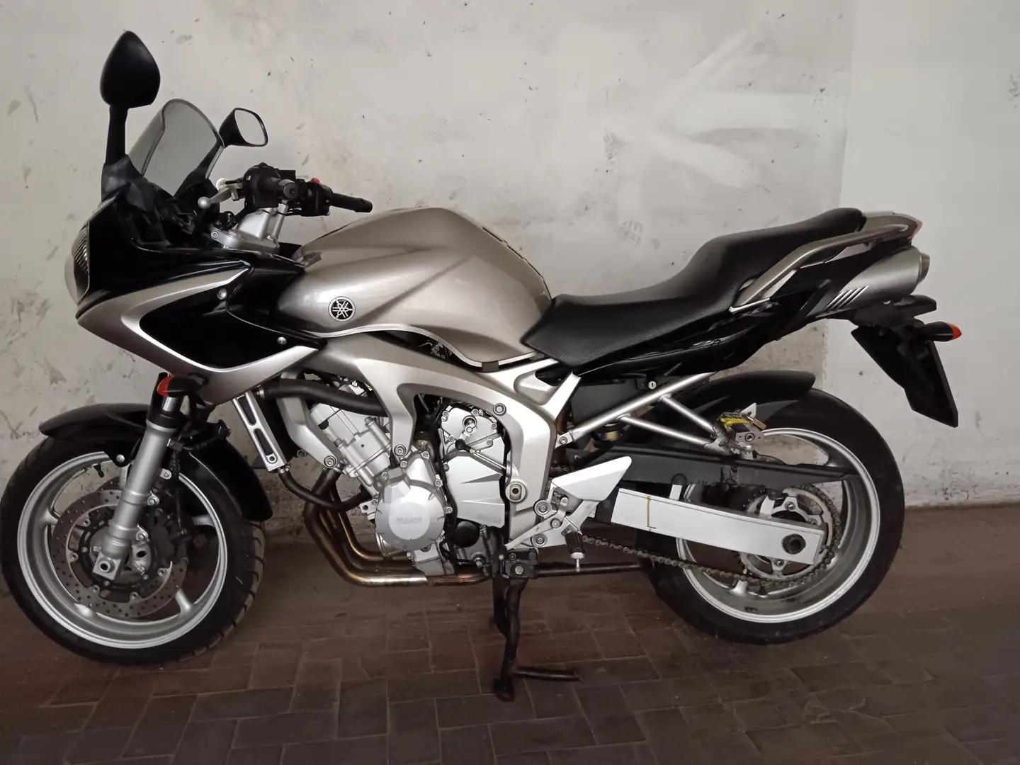 Yamaha FZS 600 Grigio - 1