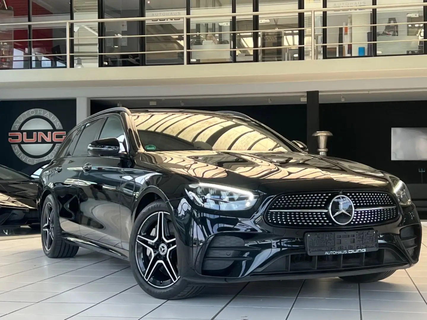 Mercedes-Benz E 300 E -Klasse T-Modell *AMG Line*Hybrid Schwarz - 1
