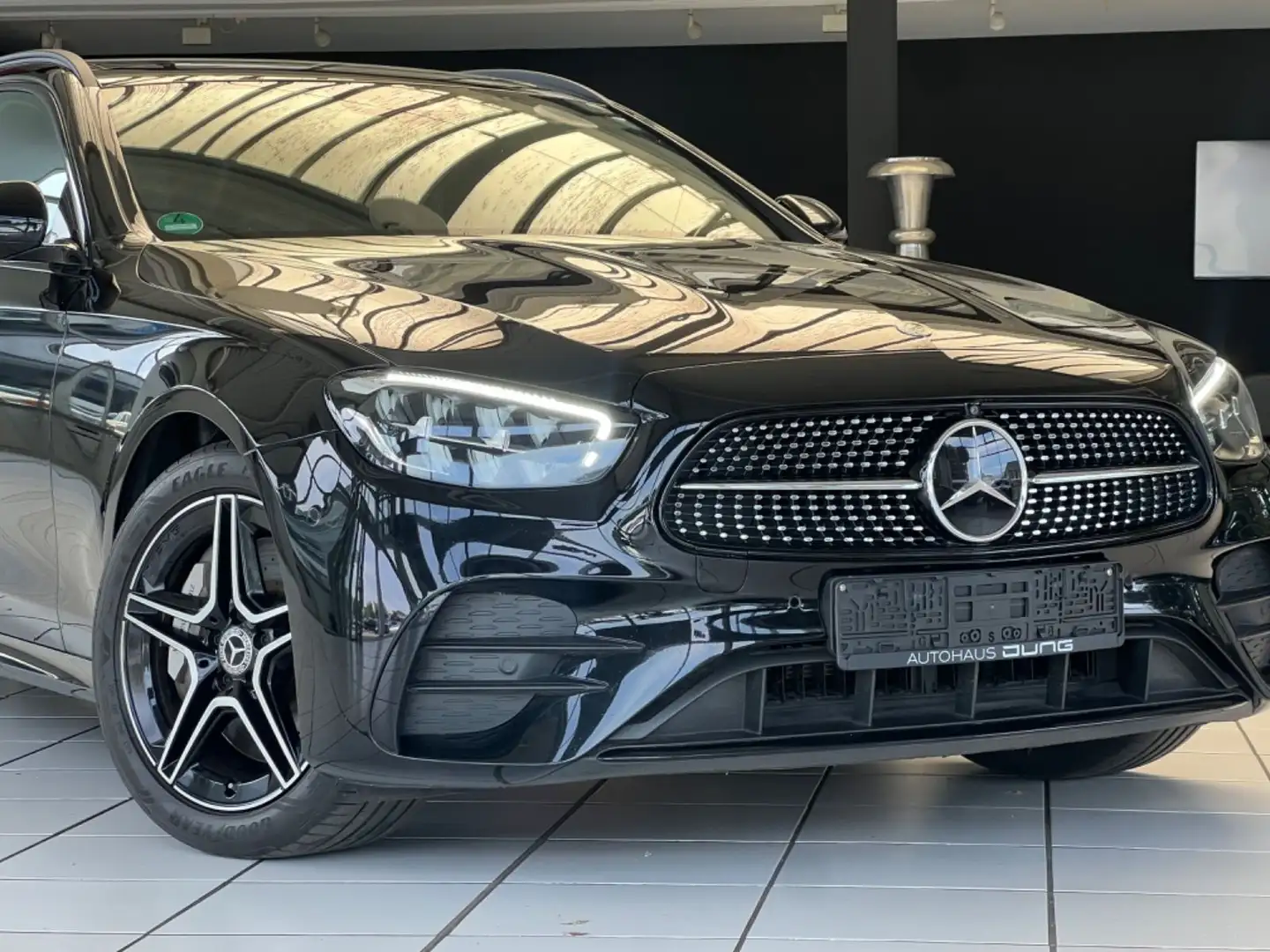 Mercedes-Benz E 300 E -Klasse T-Modell *AMG Line*Hybrid Schwarz - 2
