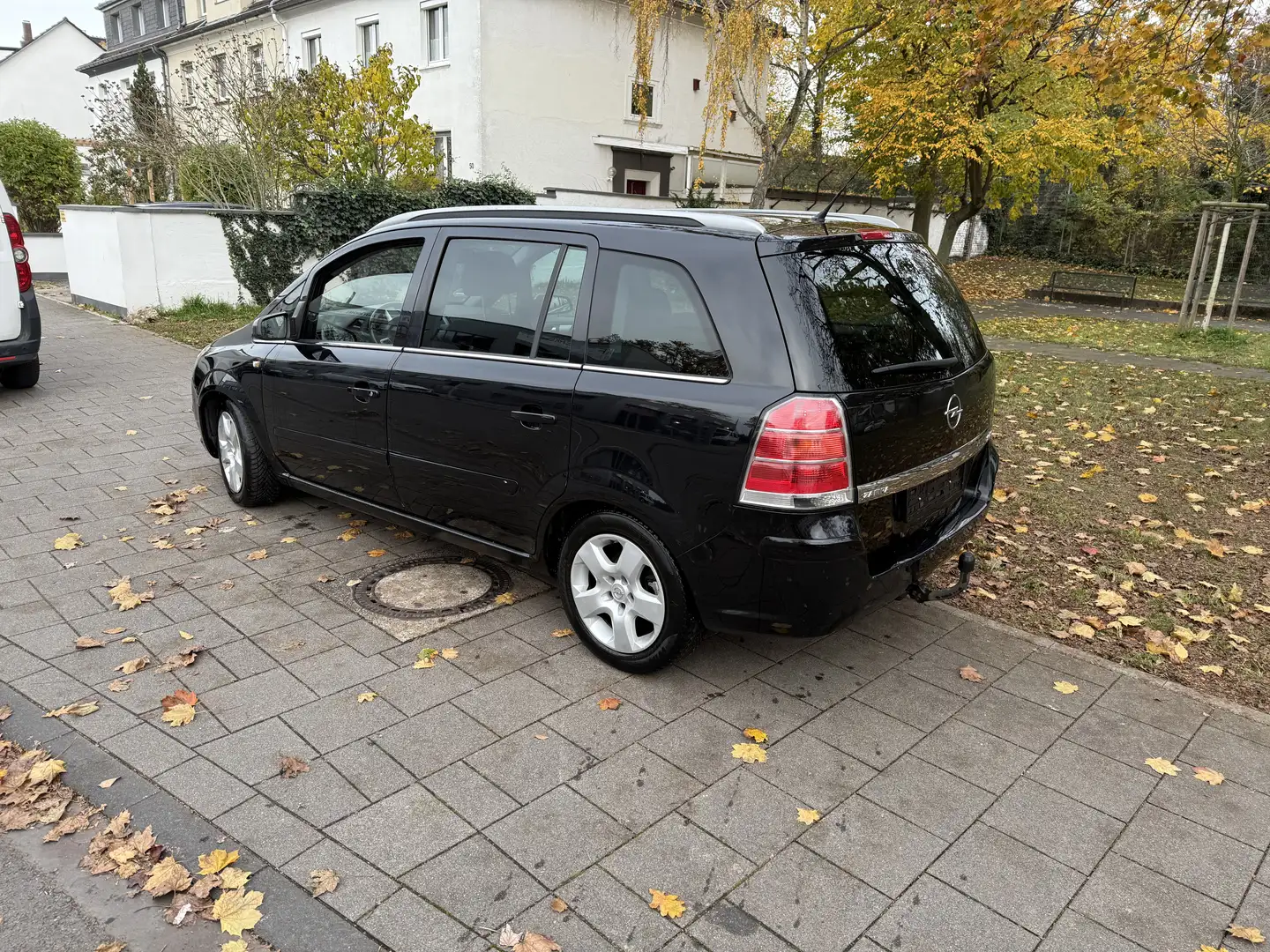 Opel Zafira Sport Schwarz - 2