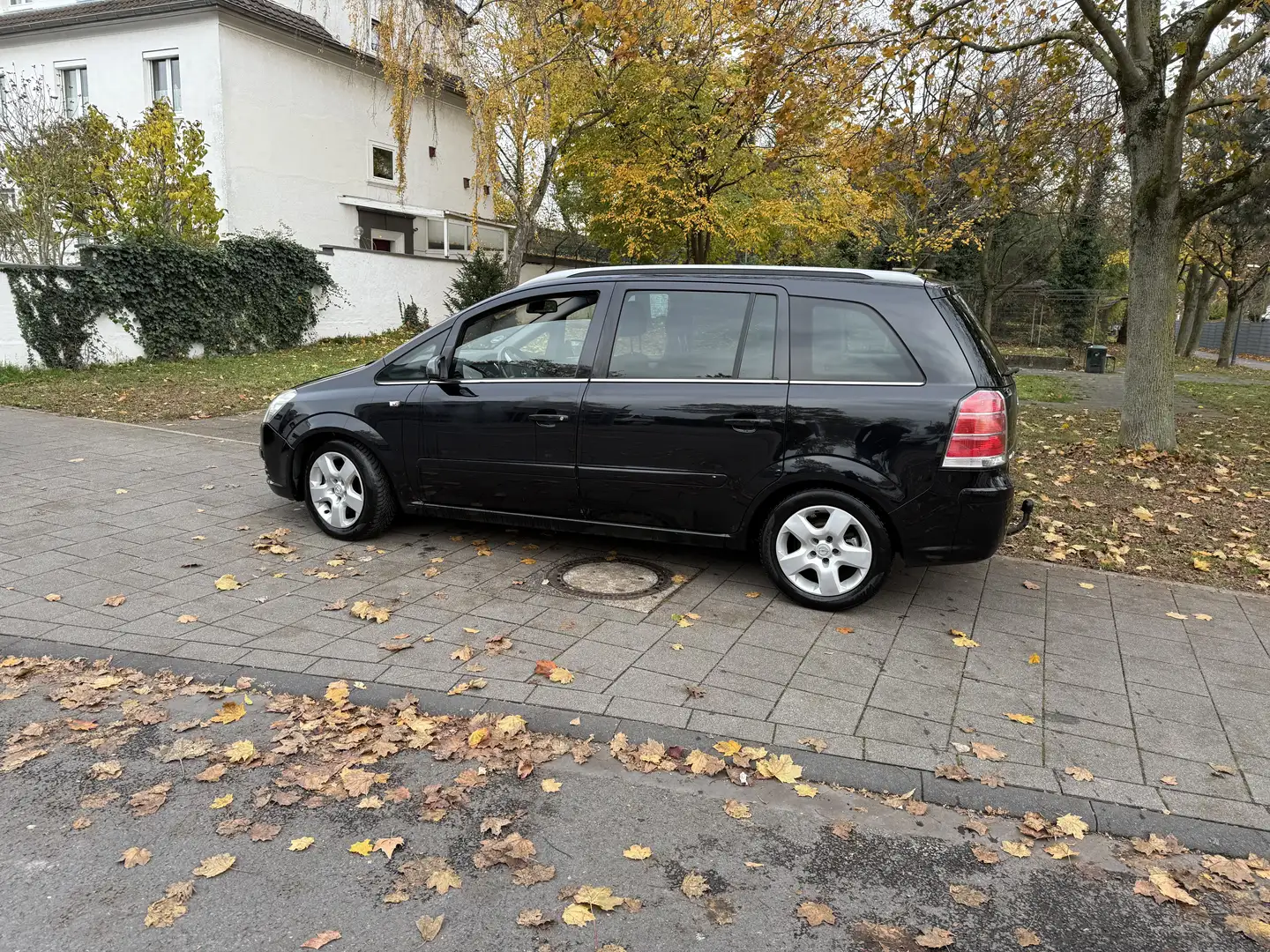 Opel Zafira Sport Schwarz - 1