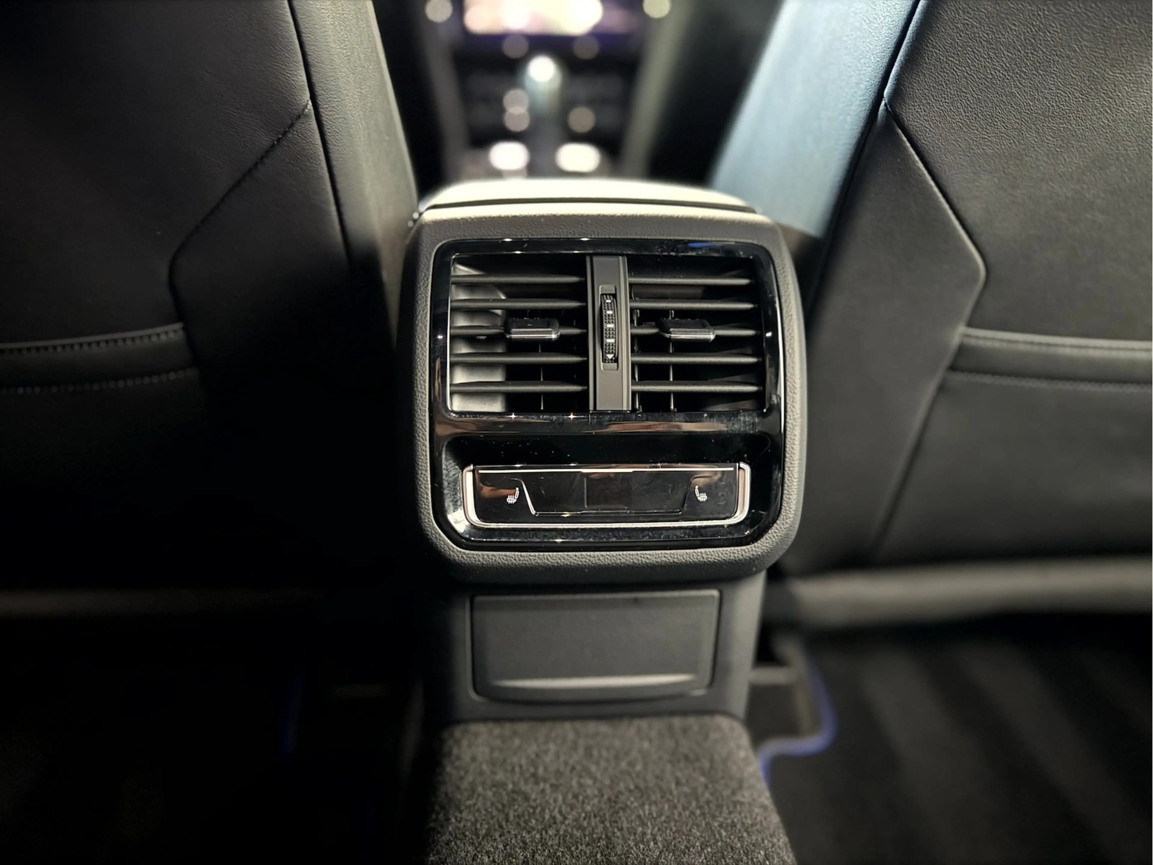 Volkswagen Arteon Shooting Brake R 2.0 TSI*Pano*AHK*HUD*H&K* — photo 9
