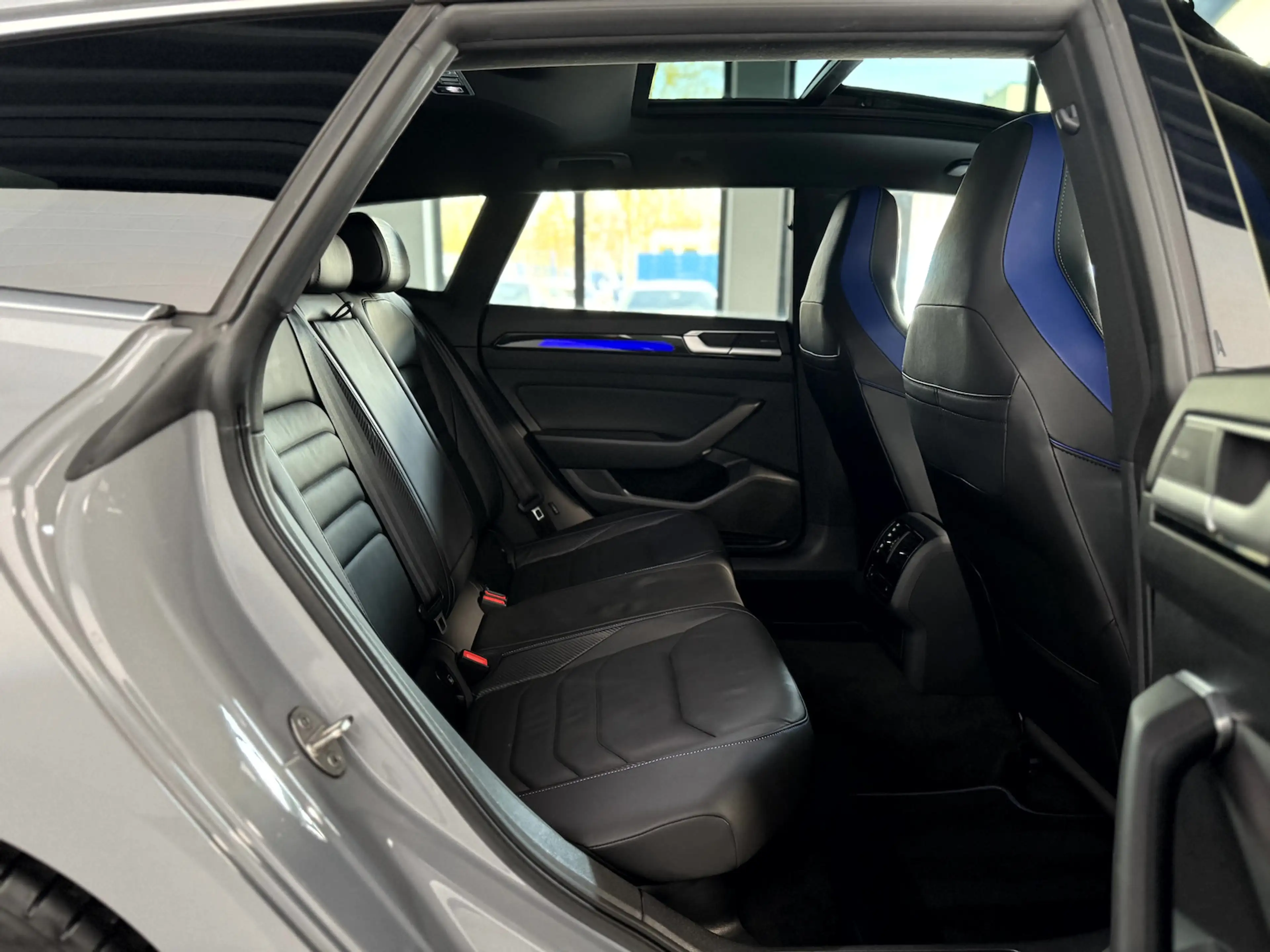 Volkswagen Arteon Shooting Brake R 2.0 TSI*Pano*AHK*HUD*H&K* — photo 8