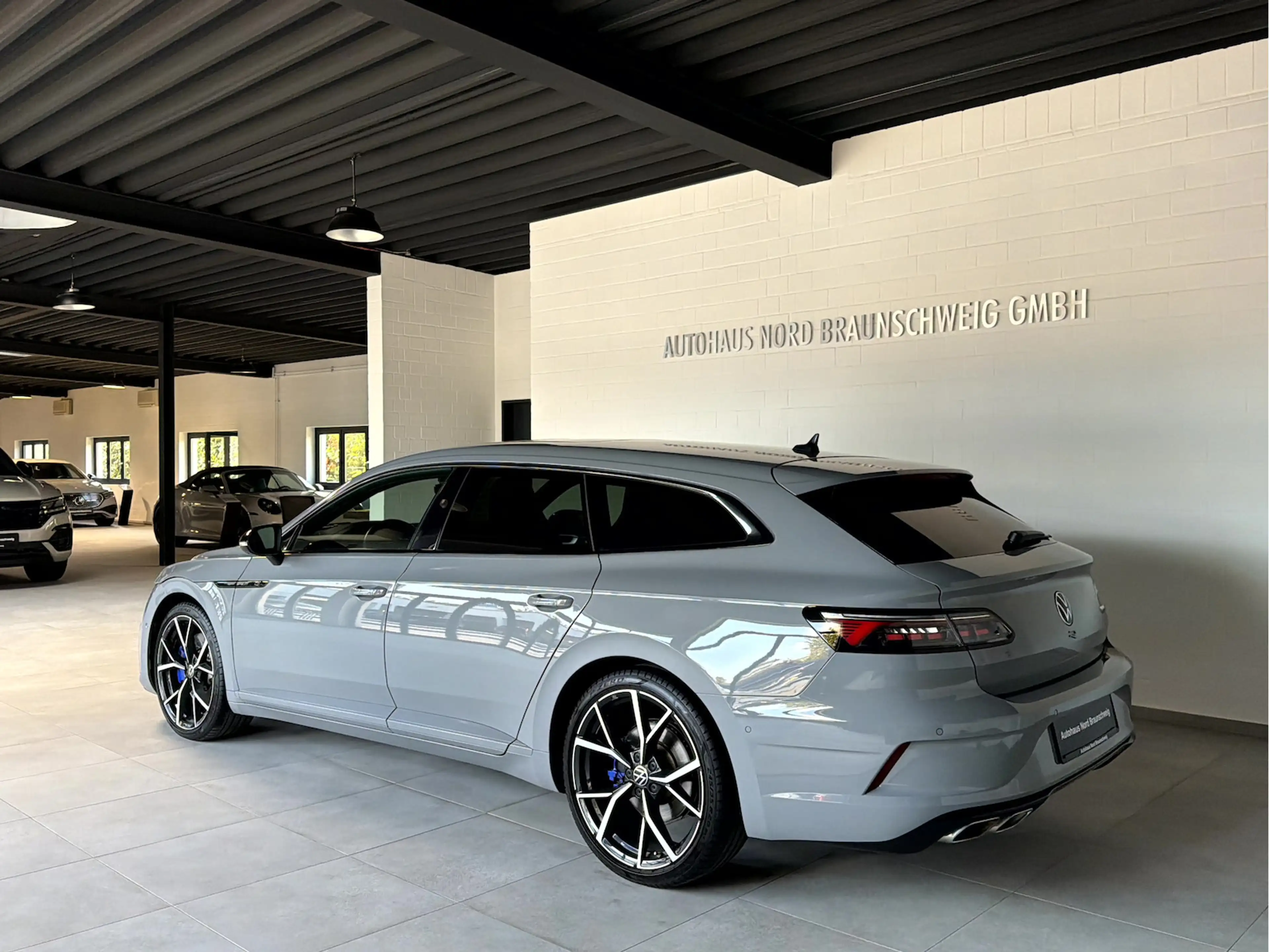Volkswagen Arteon Shooting Brake R 2.0 TSI*Pano*AHK*HUD*H&K* — photo 5