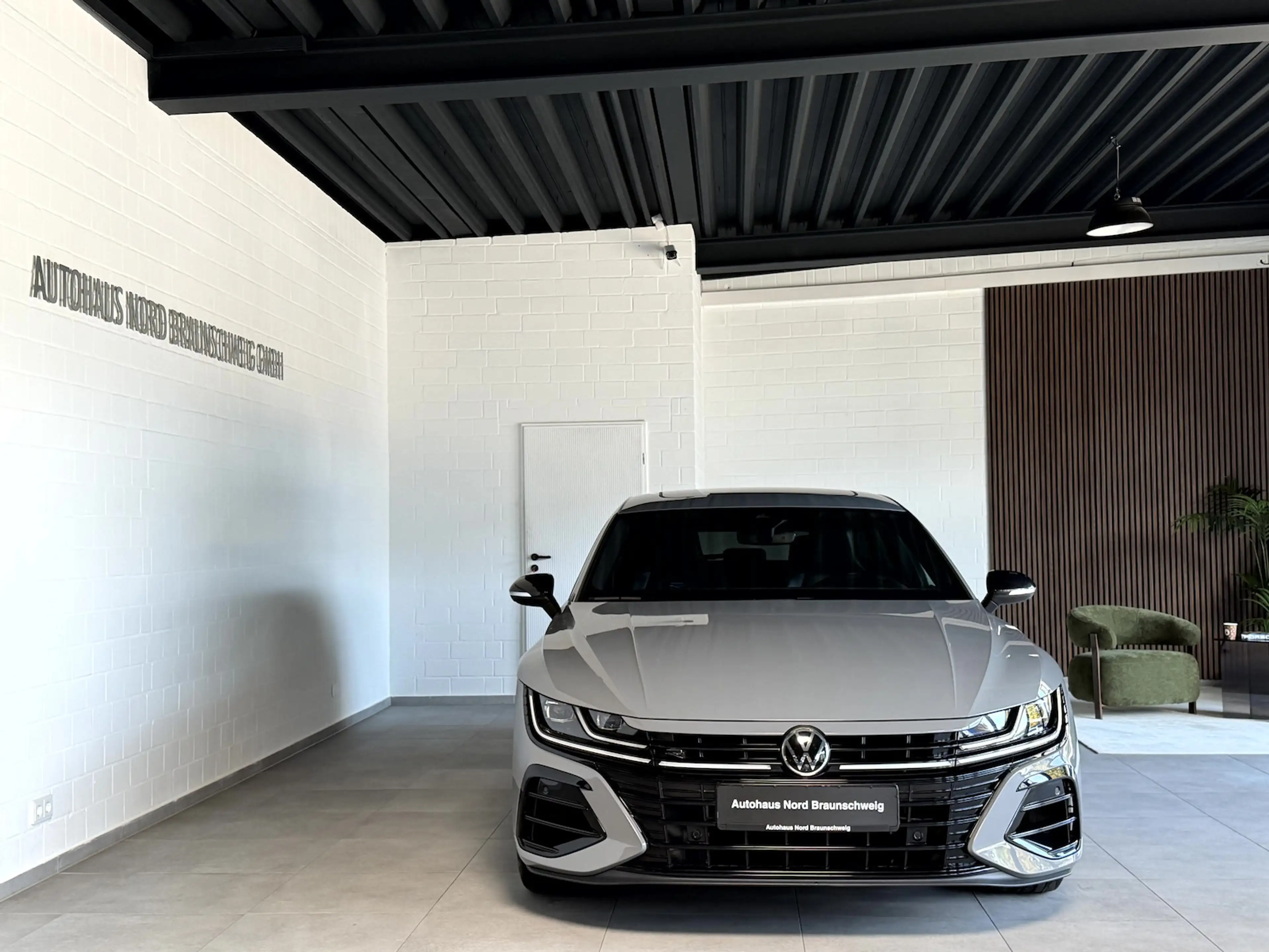 Volkswagen Arteon Shooting Brake R 2.0 TSI*Pano*AHK*HUD*H&K* — photo 2