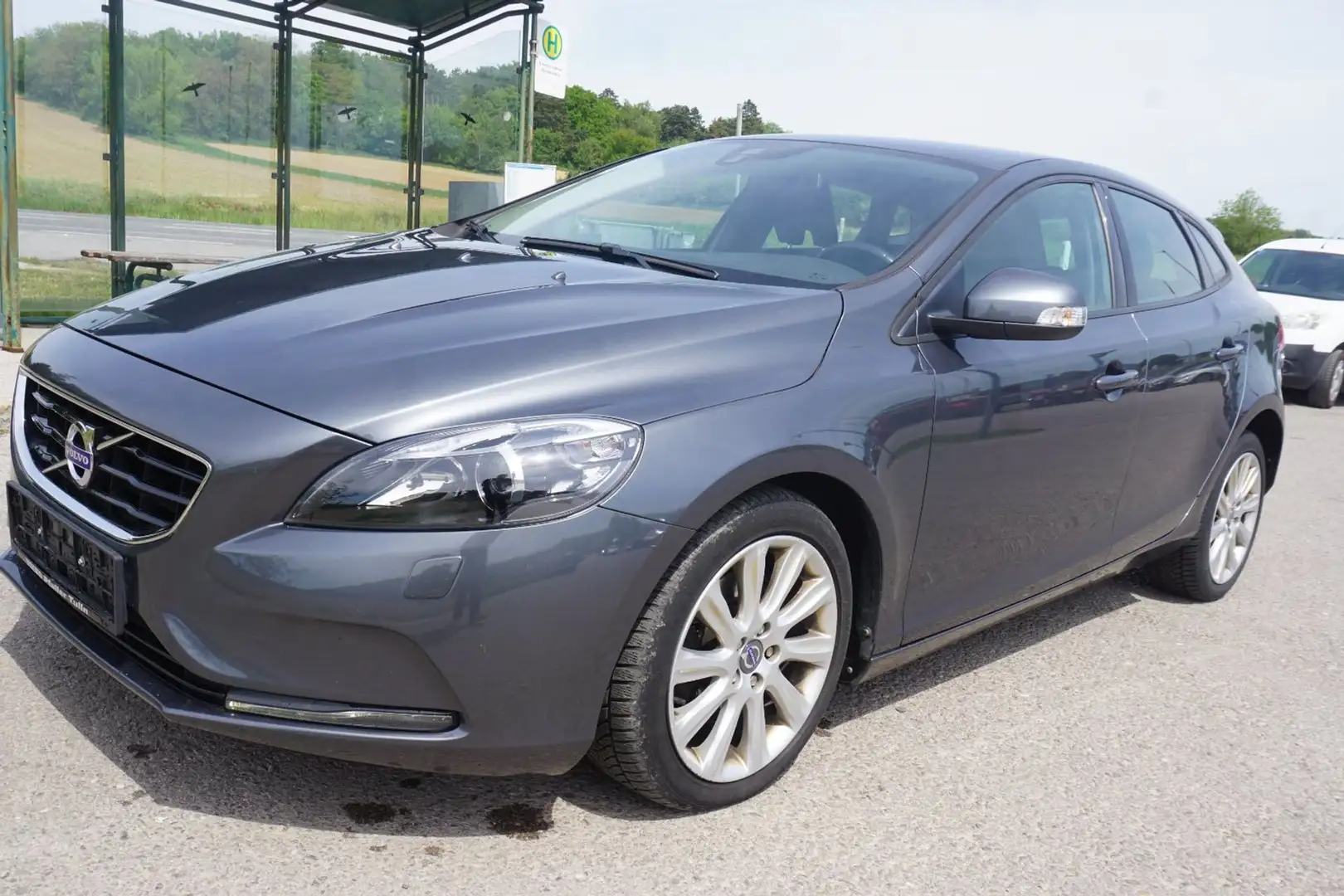 Volvo V40 Kinetic T3 Grau - 2