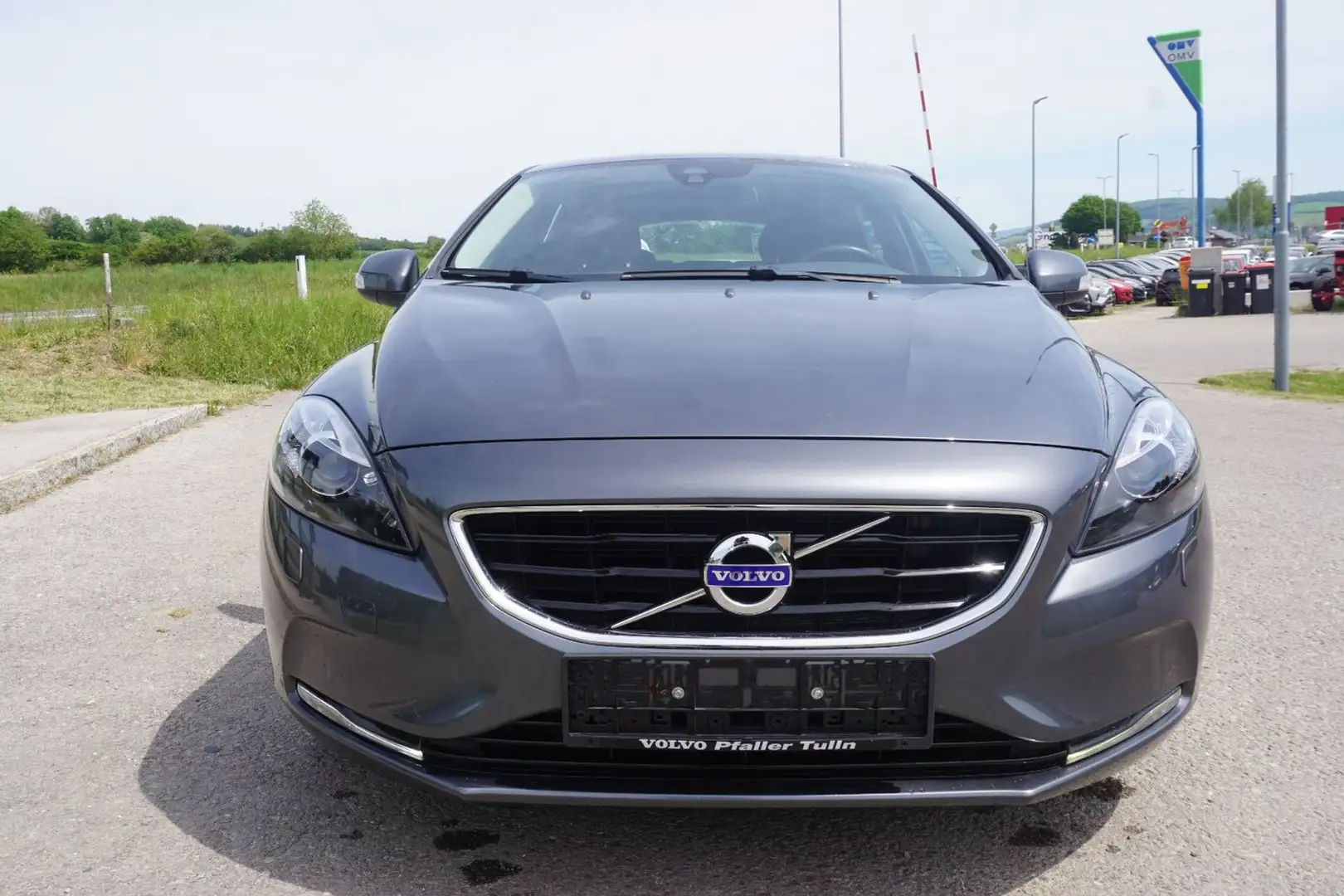 Volvo V40 Kinetic T3 Grau - 1