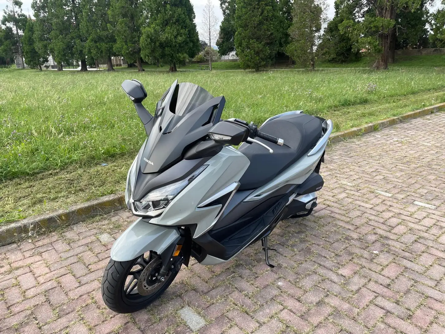Honda Forza 350 Argento - 2