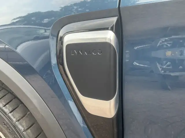 Lynk & Co 01 view 14