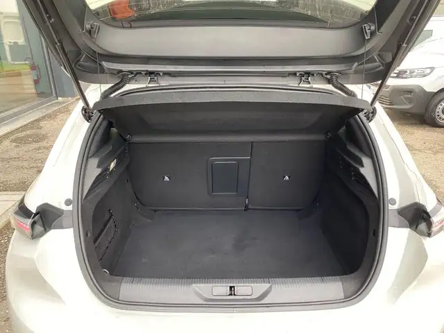 Peugeot 308 view 9