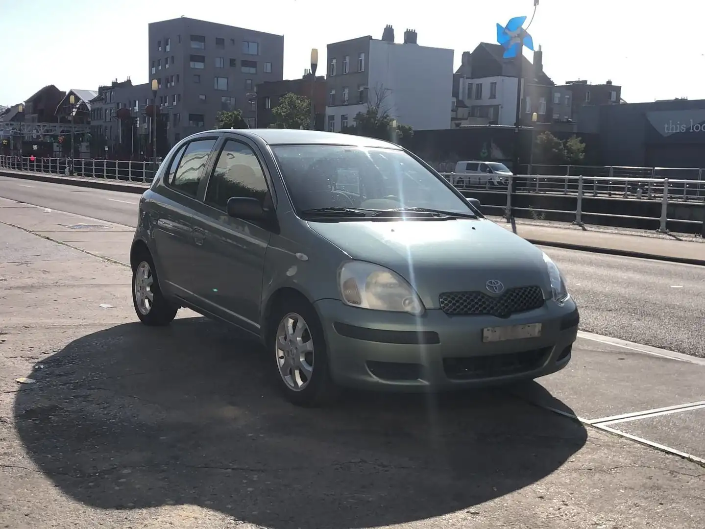 Toyota Yaris 1.3i VVT-i 16v Linea Sol Vert - 1