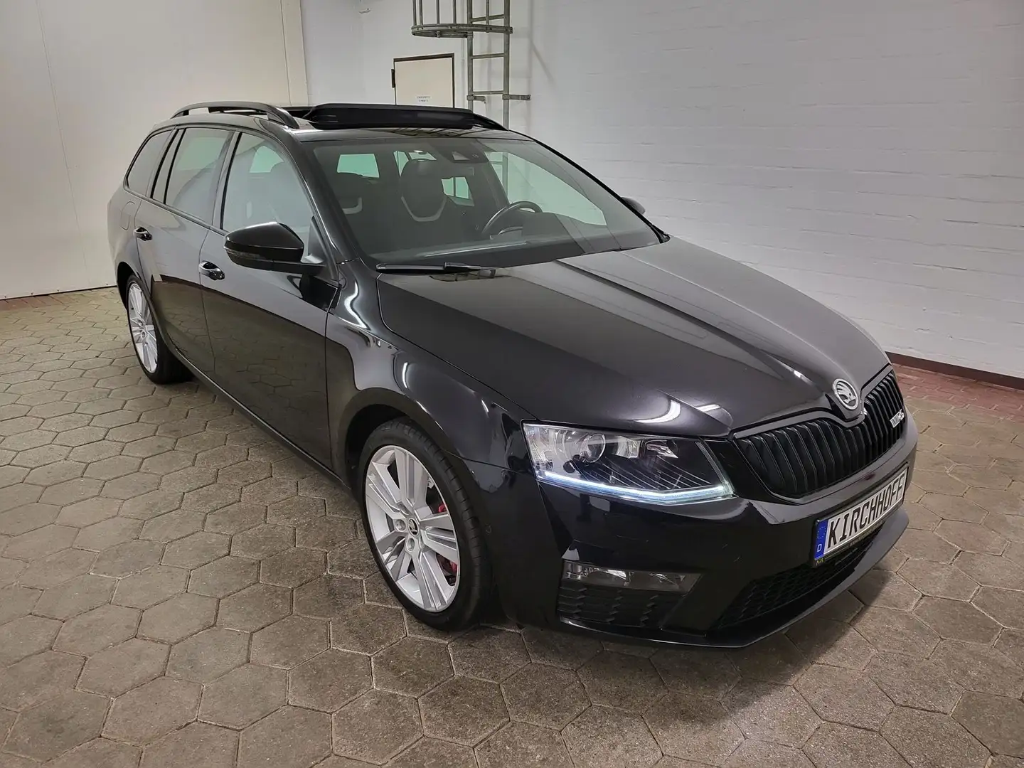 Skoda Octavia 2.0 TDI DSG RS Combi Schwarz - 1