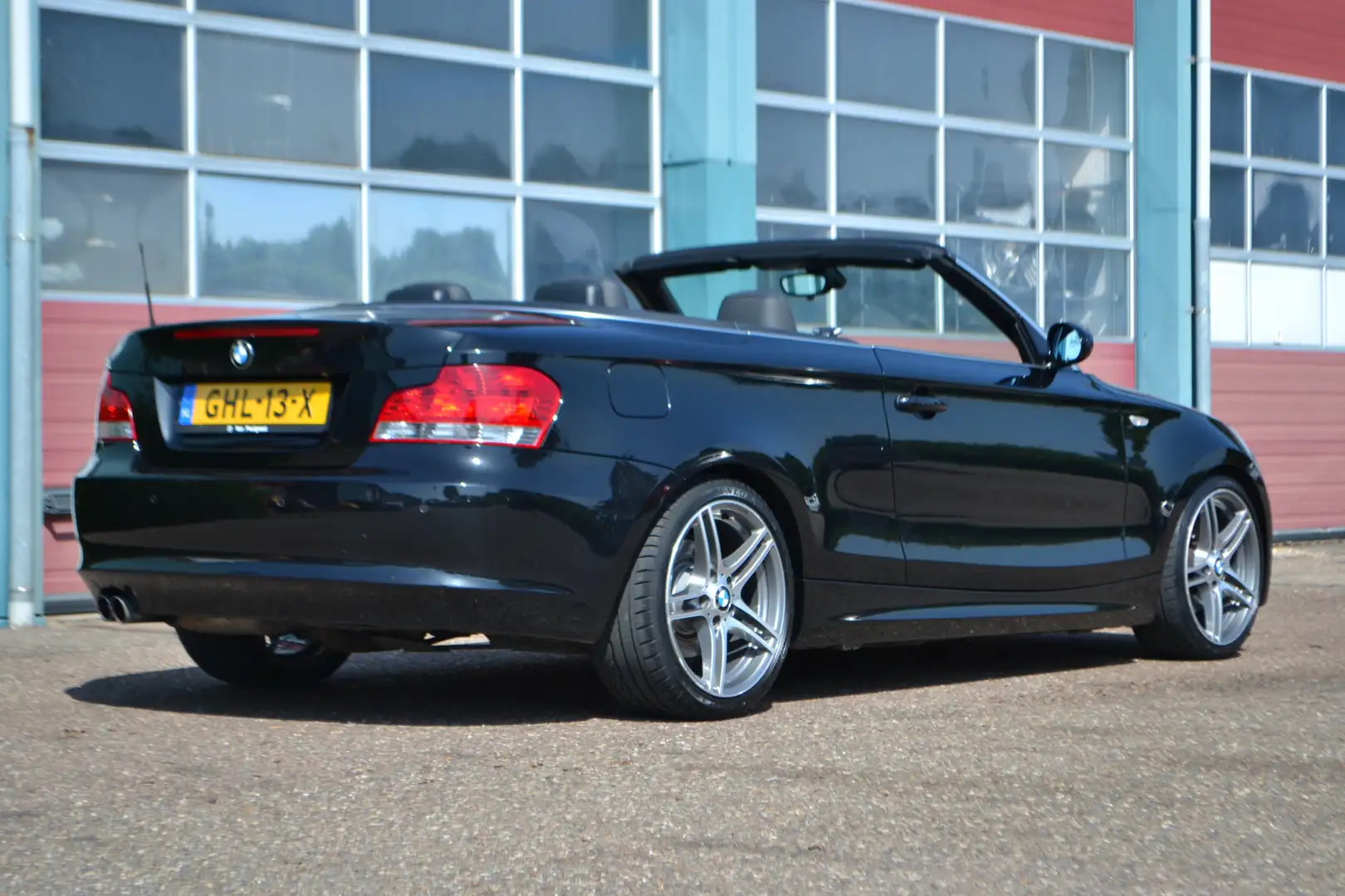 BMW 125 1-serie Cabrio 125i High Executive AUTOMAAT Schwarz - 2