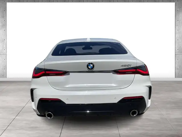 BMW 4 Series view 10