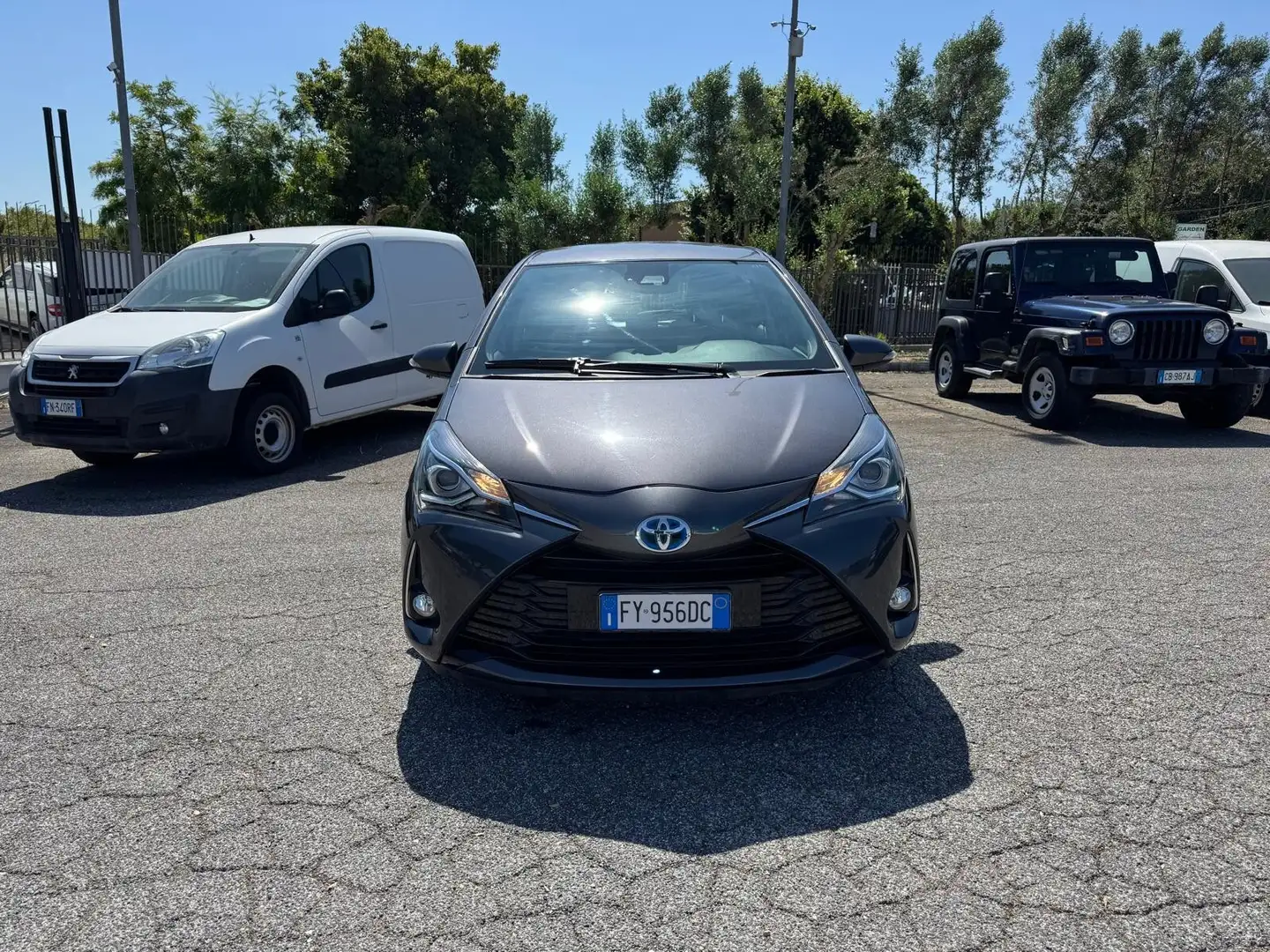 Toyota Yaris 1.5 Hybrid 5 porte Cool Grigio - 2