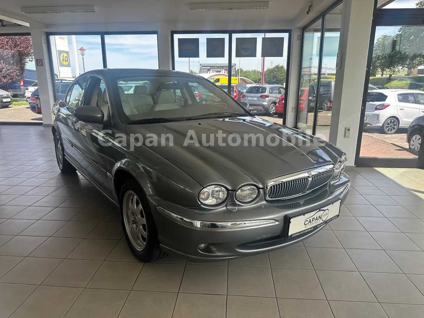 Jaguar X-Type 2.0 V6 Executive Automatik/1.Hand/Xenon Silber - 1