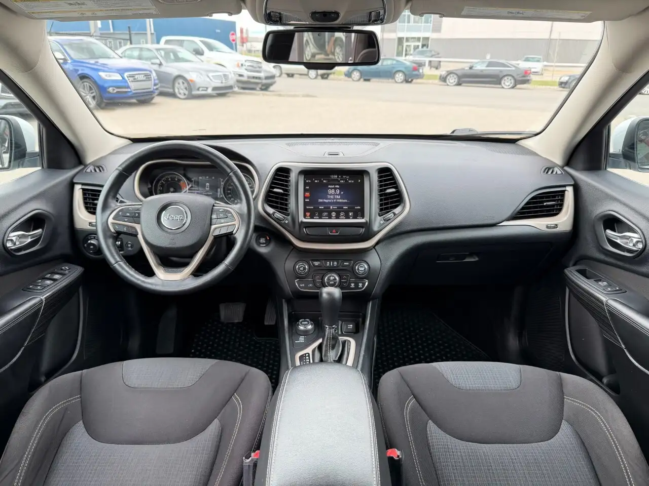 Jeep Cherokee снимка Jeep Cherokee