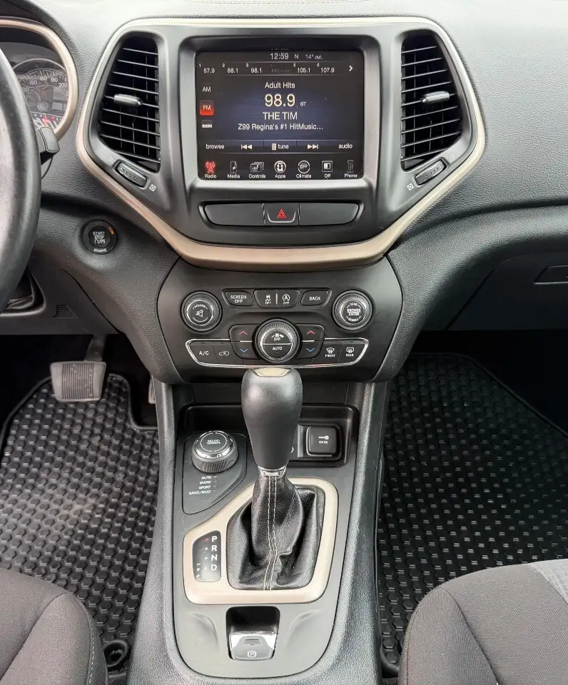 Jeep Cherokee снимка Jeep Cherokee