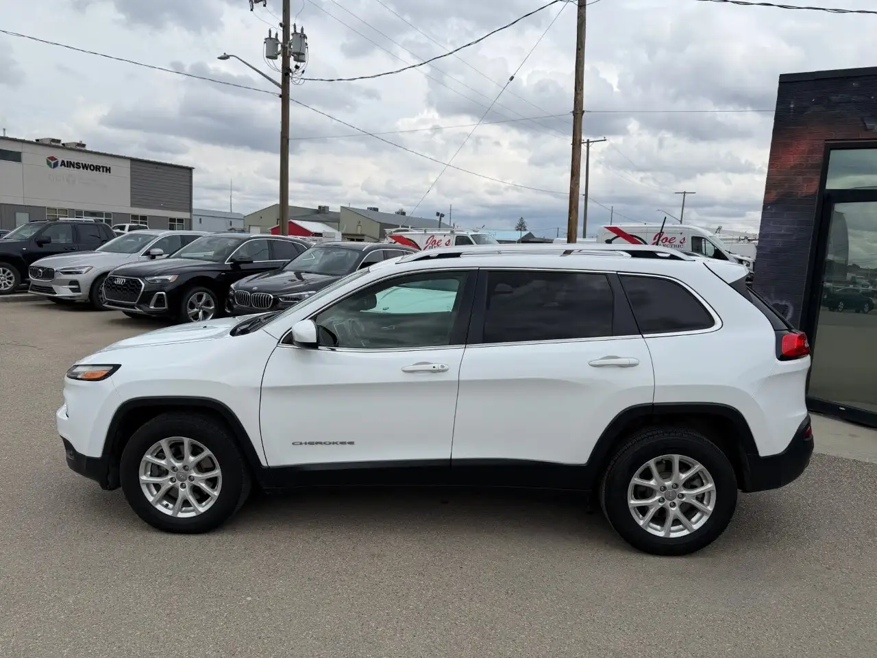 Jeep Cherokee снимка Jeep Cherokee