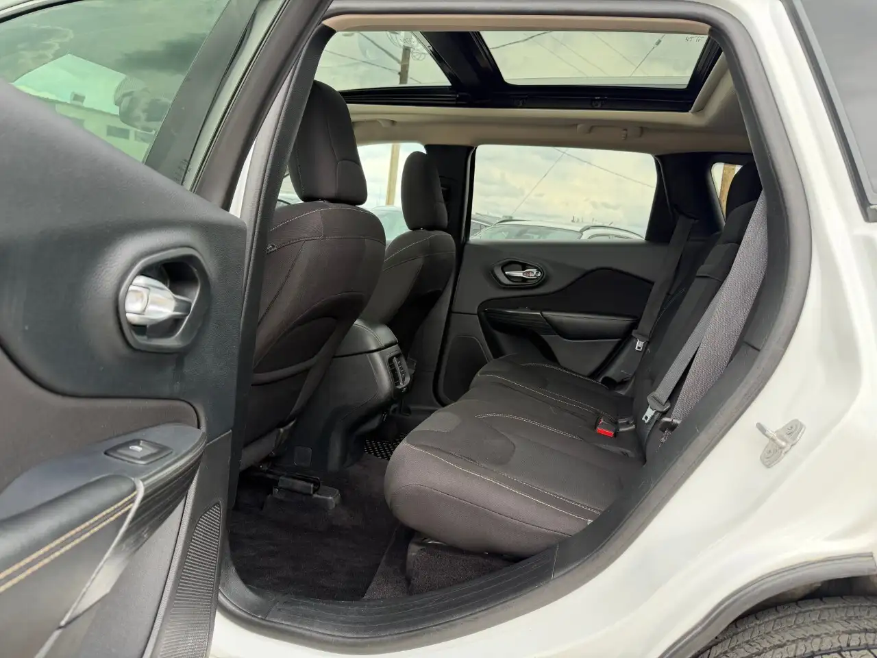 Jeep Cherokee снимка Jeep Cherokee