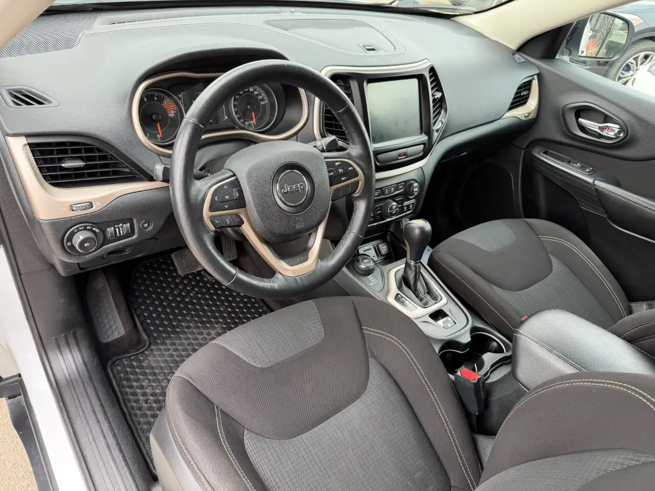 Jeep Cherokee снимка Jeep Cherokee