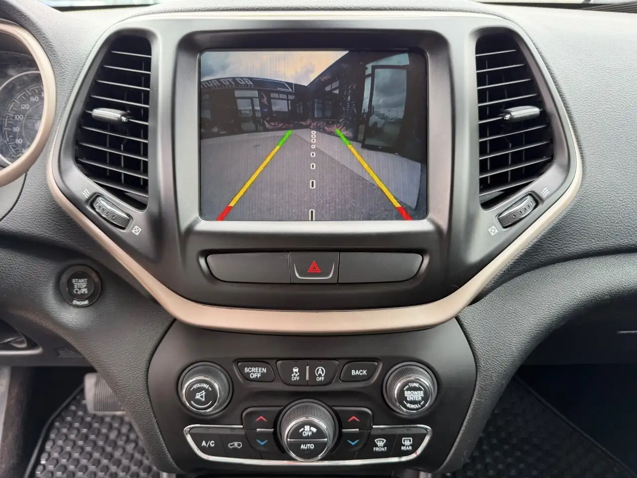 Jeep Cherokee снимка Jeep Cherokee
