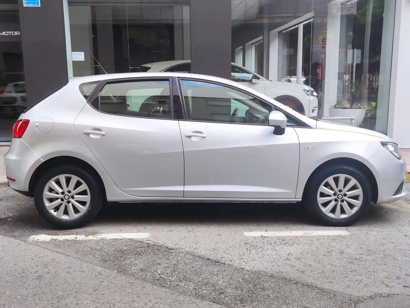 SEAT Ibiza 1.2TDI CR Reference Gris - 2