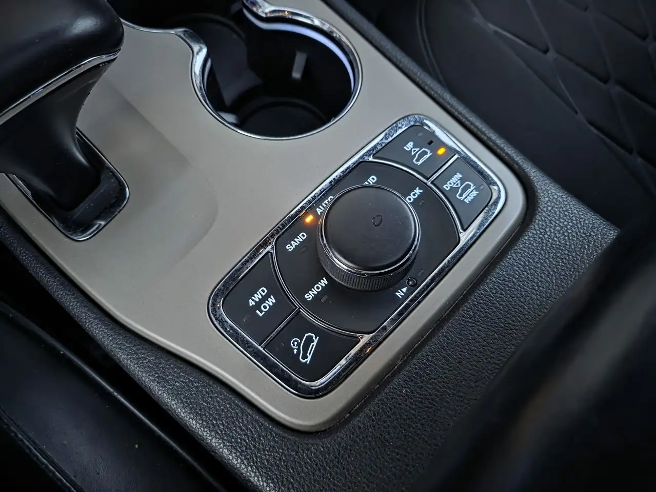 Jeep Grand Cherokee снимка Jeep Grand Cherokee