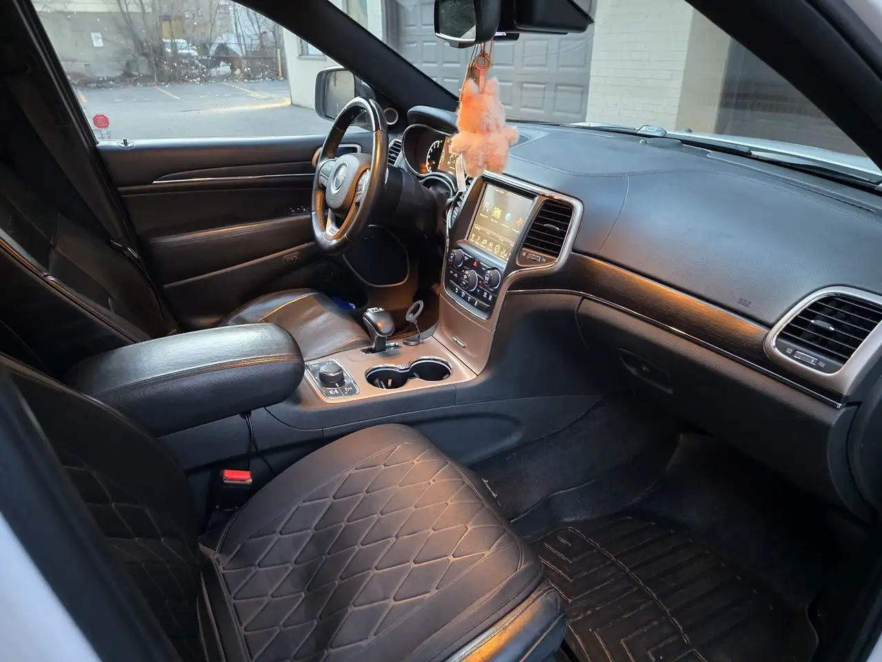 Jeep Grand Cherokee снимка Jeep Grand Cherokee