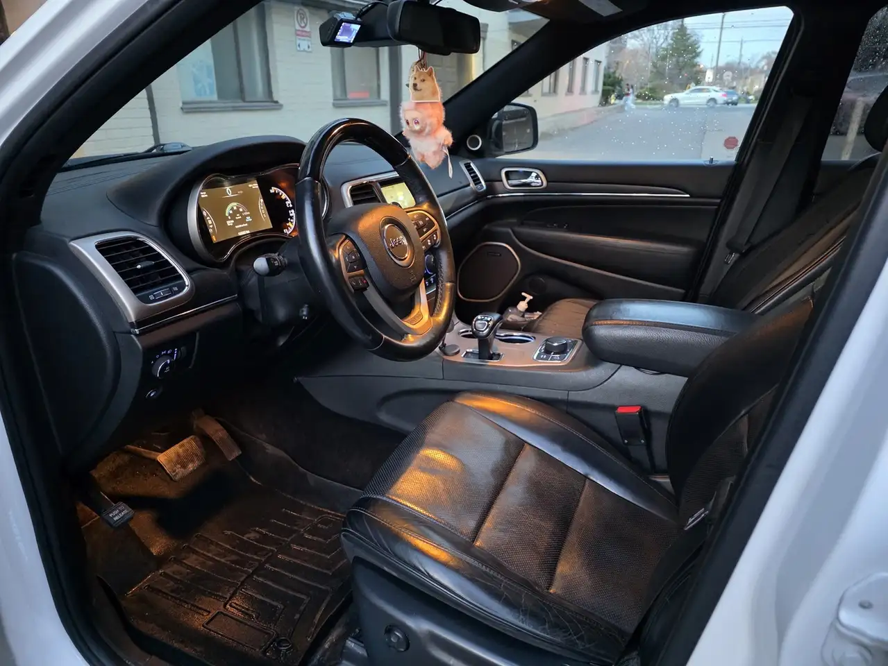 Jeep Grand Cherokee снимка Jeep Grand Cherokee