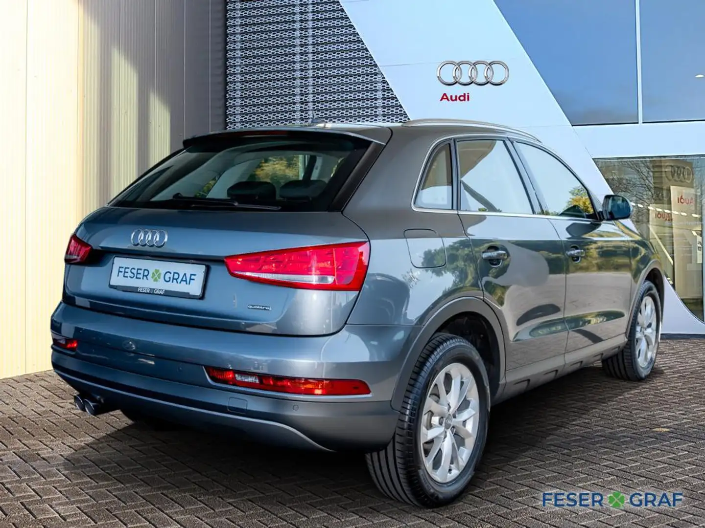 Audi Q3 2.0 TDI qu. S tronic /Xenon/Navi/Sitzhzg/PDC Grau - 2