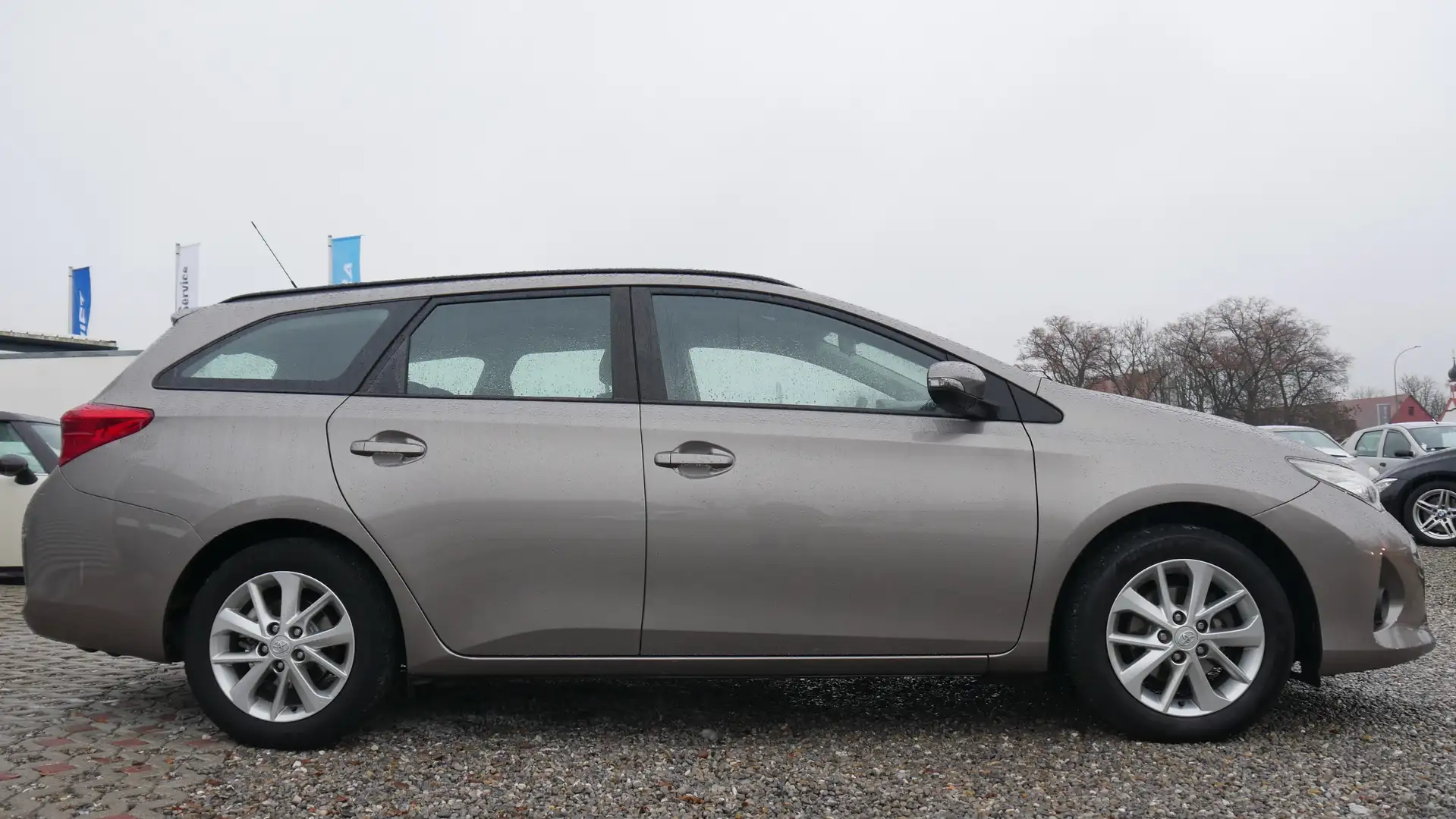 Toyota Auris Comfort 2. Hand TÜV,- Kundendienst Neu Klima CD Beige - 2