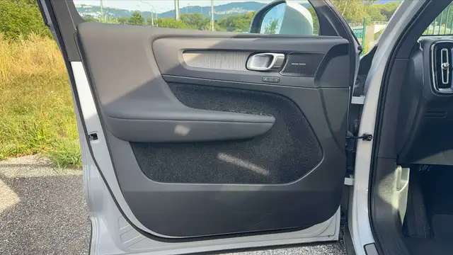 Volvo XC40 view 7