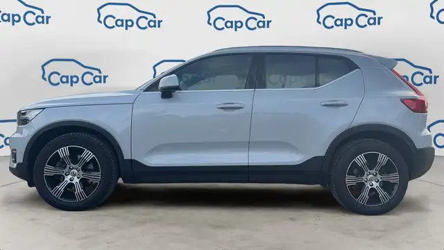 Volvo XC40 view 2
