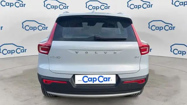 Volvo XC40 view 3