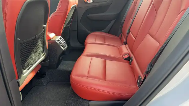 Volvo XC40 view 9