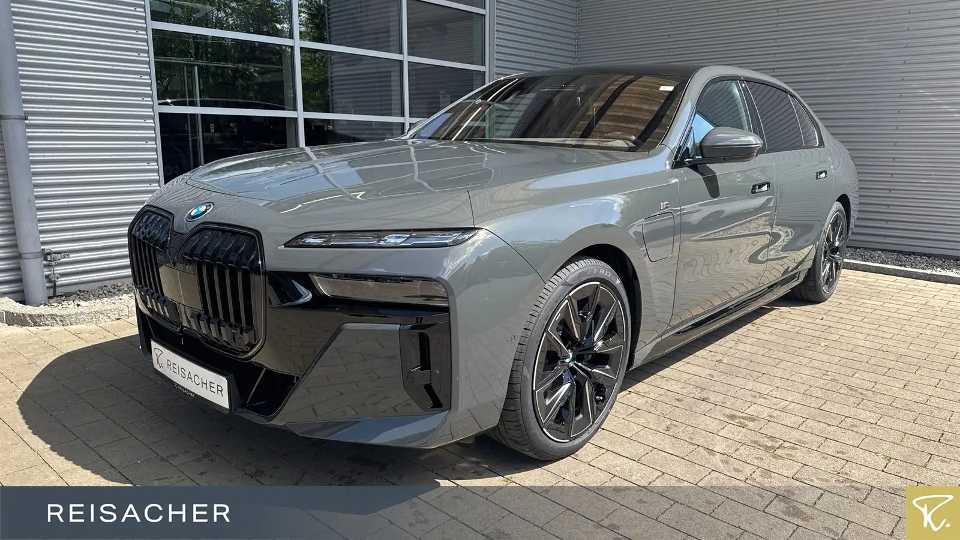 BMW 750 e A xDrive M-Sport,M-Sport PRO,SkyLou,AHK,DAP Grau - 1