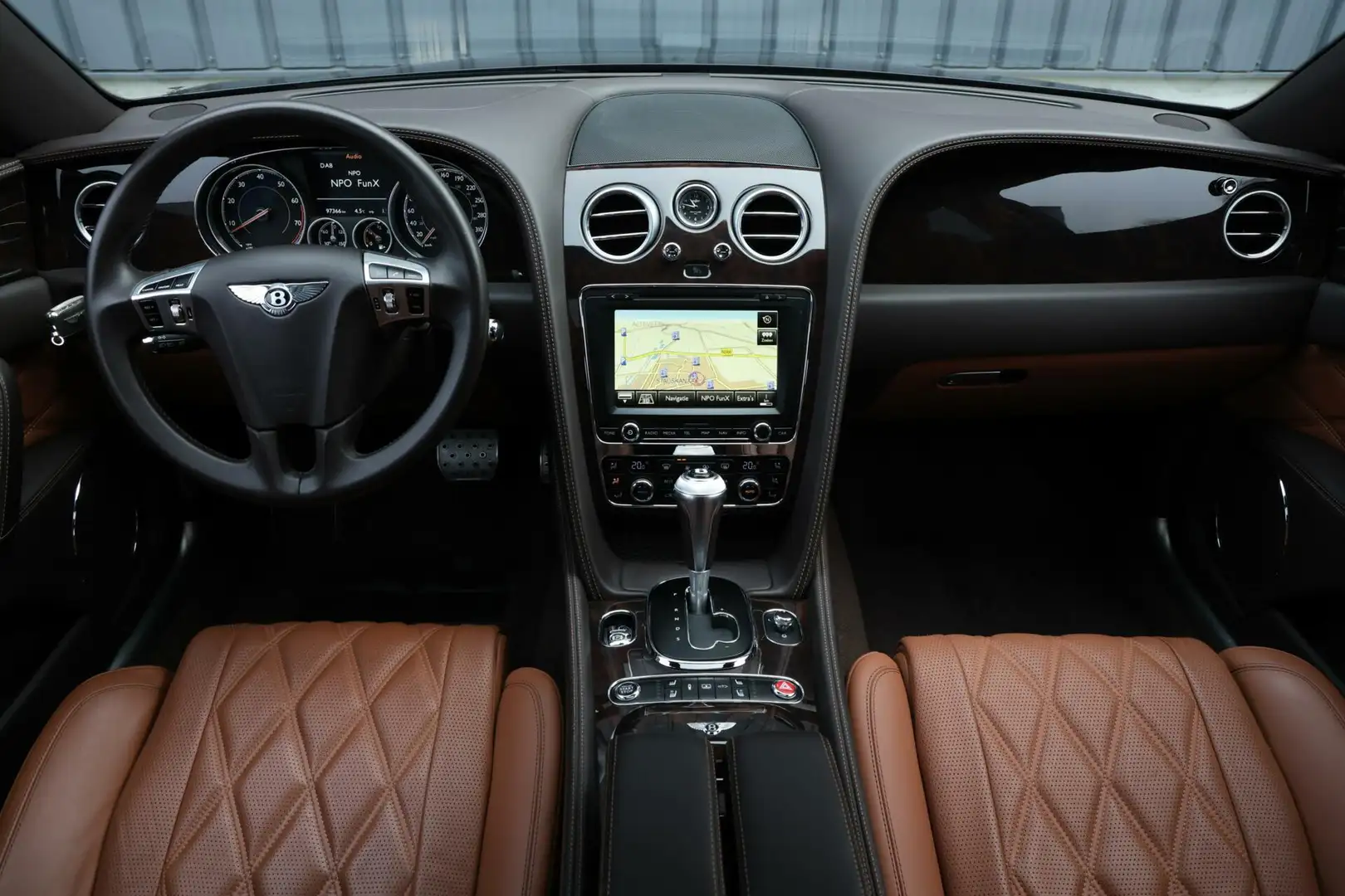 Bentley Flying Spur 4.0 V8|Massage V+A|ACC|Multimedia achter Чорний - 2