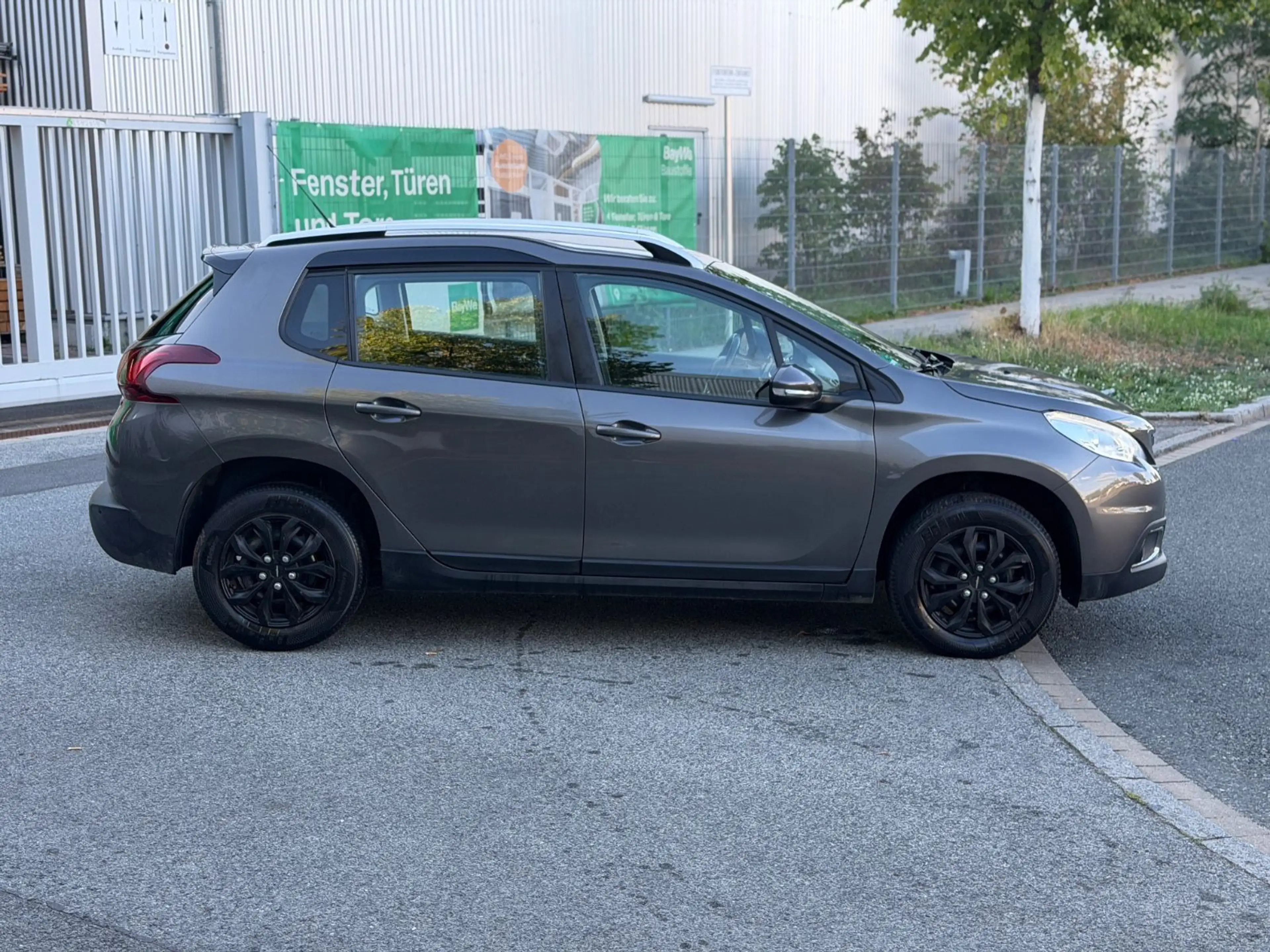 Peugeot 2008 Active PDC SHZ NAVI Neu Tüv — photo 4