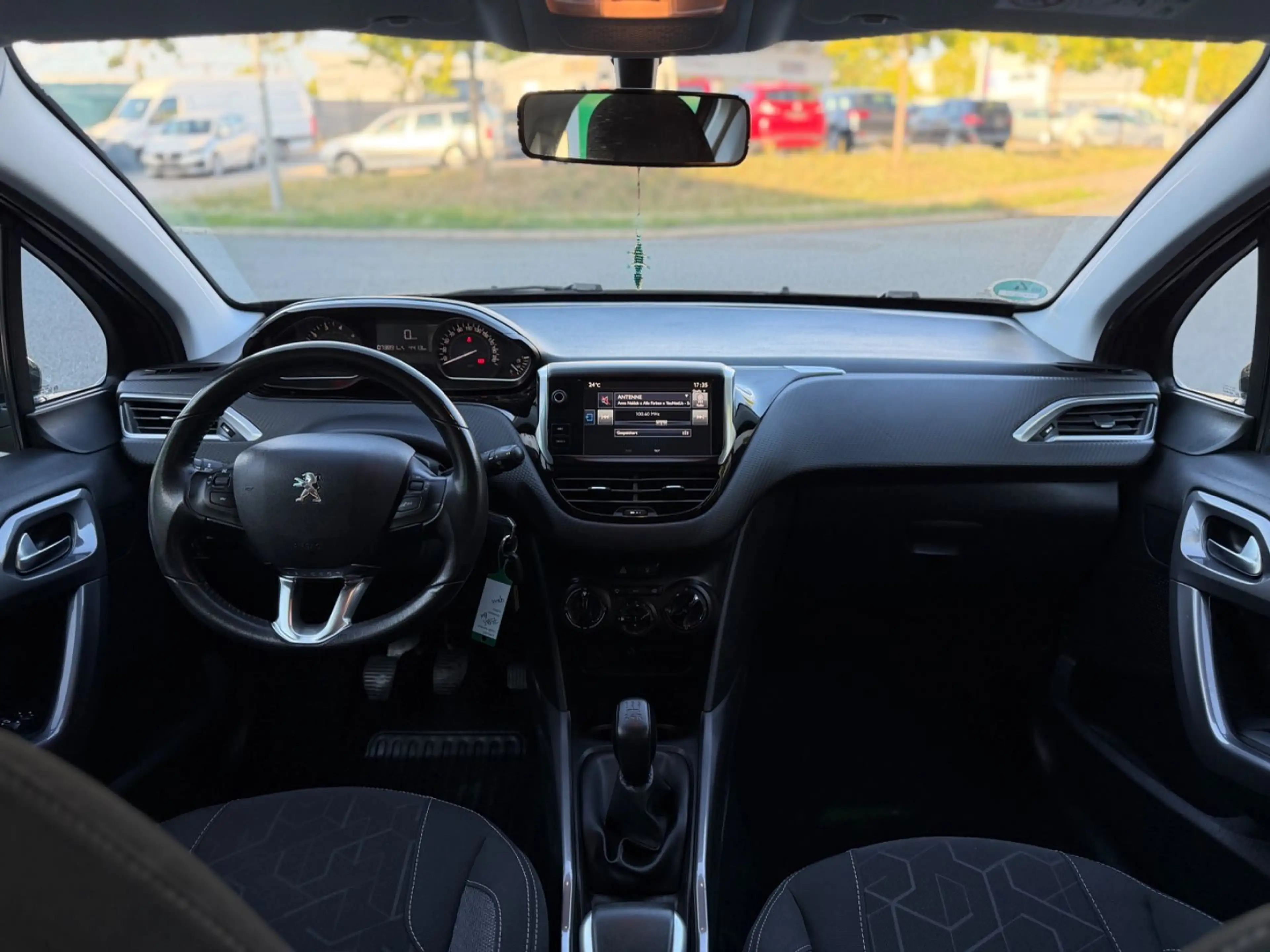 Peugeot 2008 Active PDC SHZ NAVI Neu Tüv — photo 13