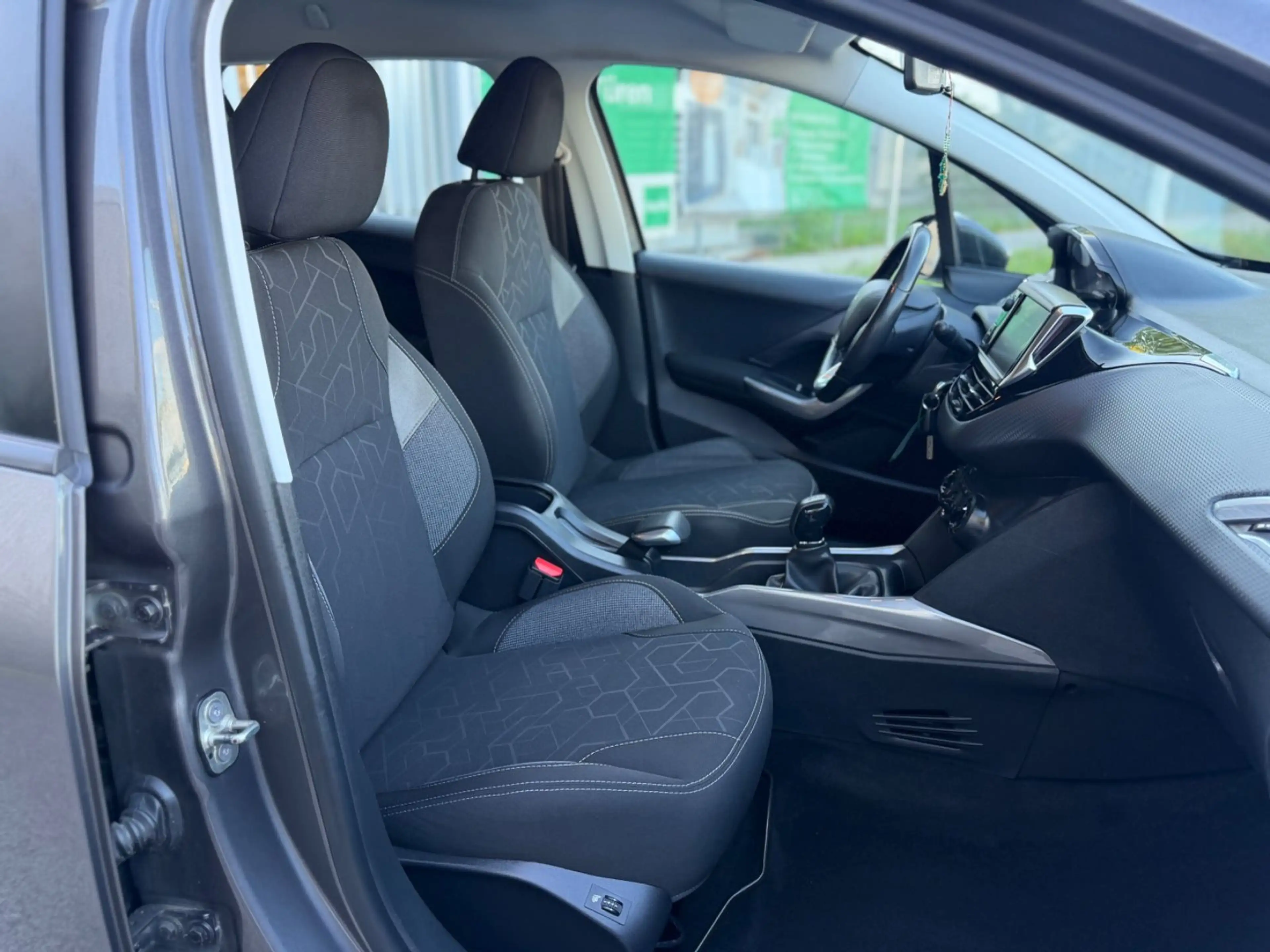 Peugeot 2008 Active PDC SHZ NAVI Neu Tüv — photo 12