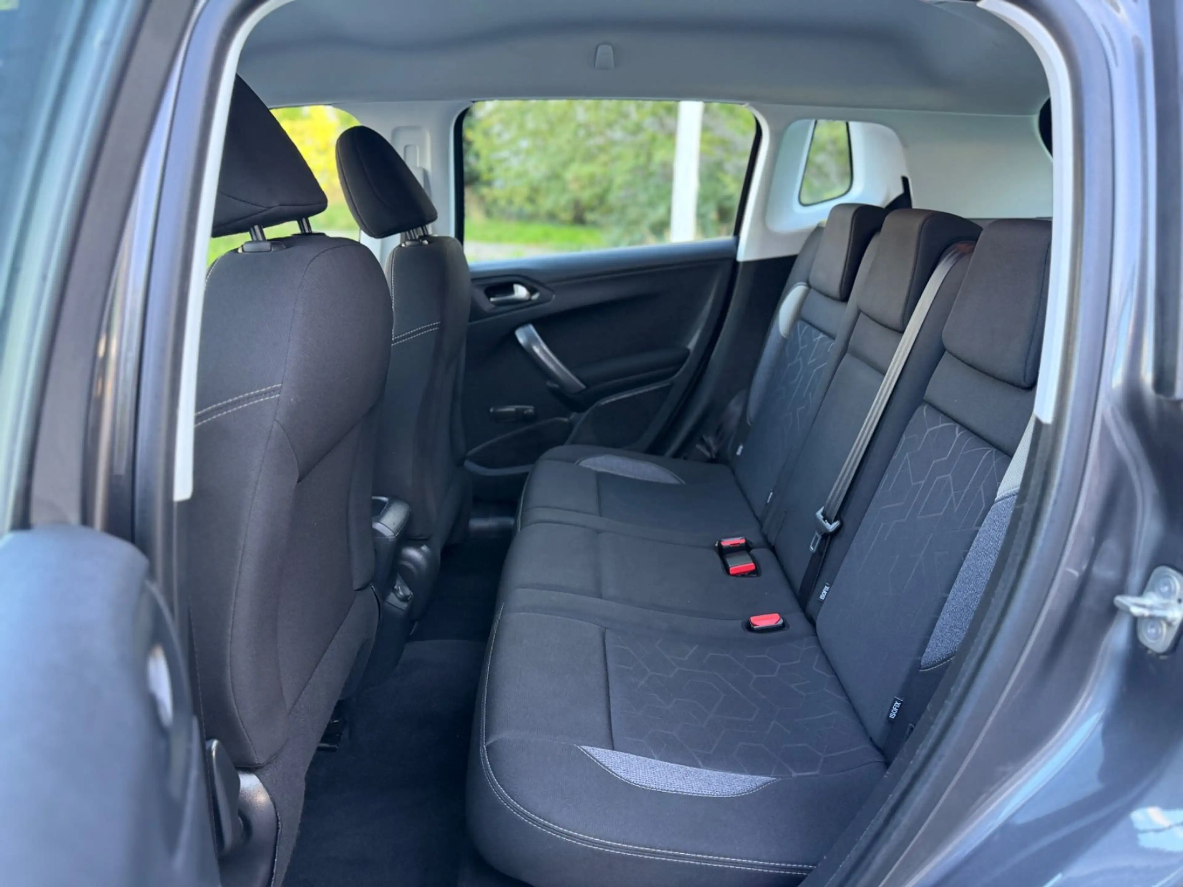 Peugeot 2008 Active PDC SHZ NAVI Neu Tüv — photo 14