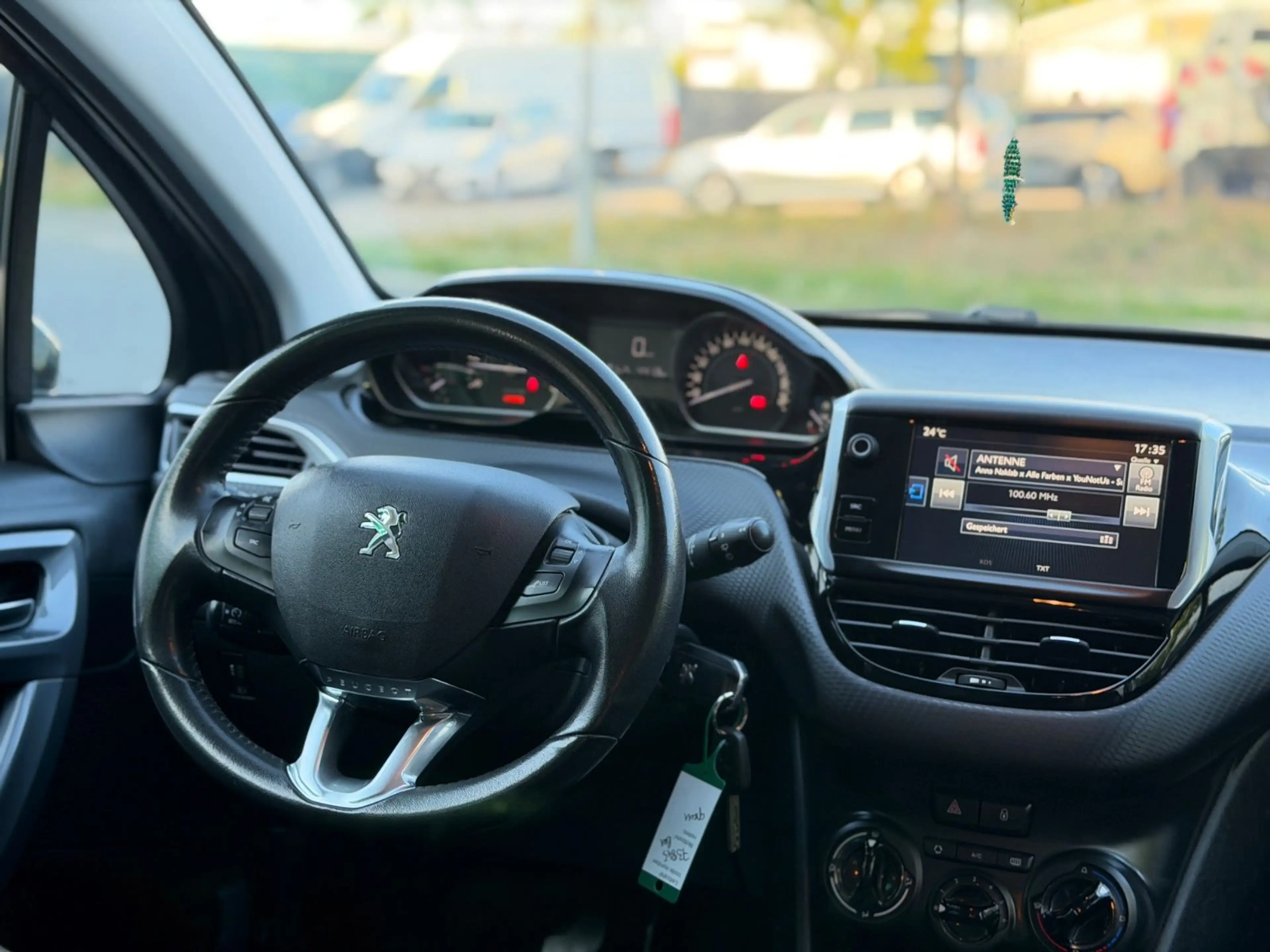 Peugeot 2008 Active PDC SHZ NAVI Neu Tüv — photo 11