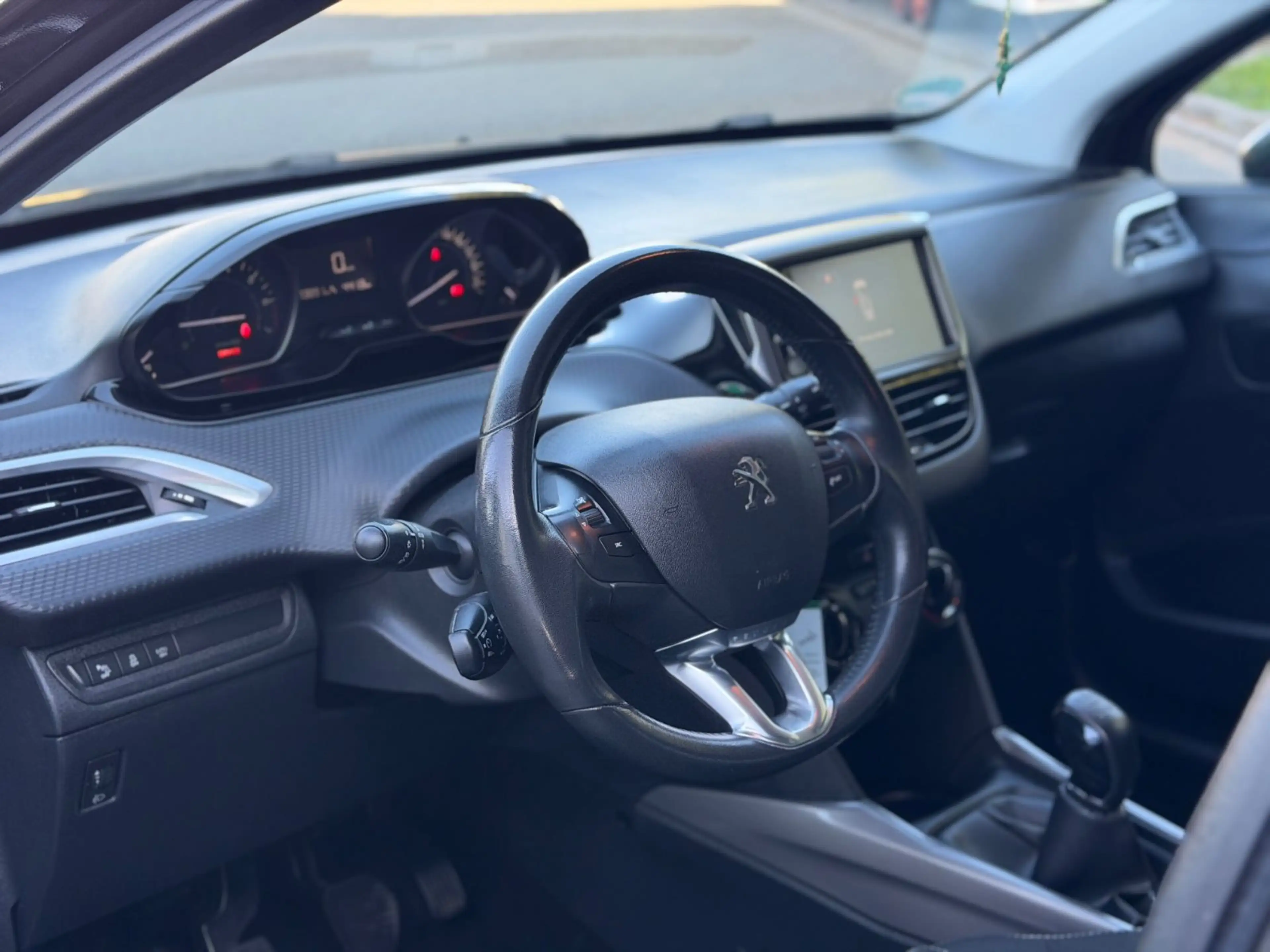 Peugeot 2008 Active PDC SHZ NAVI Neu Tüv — photo 9