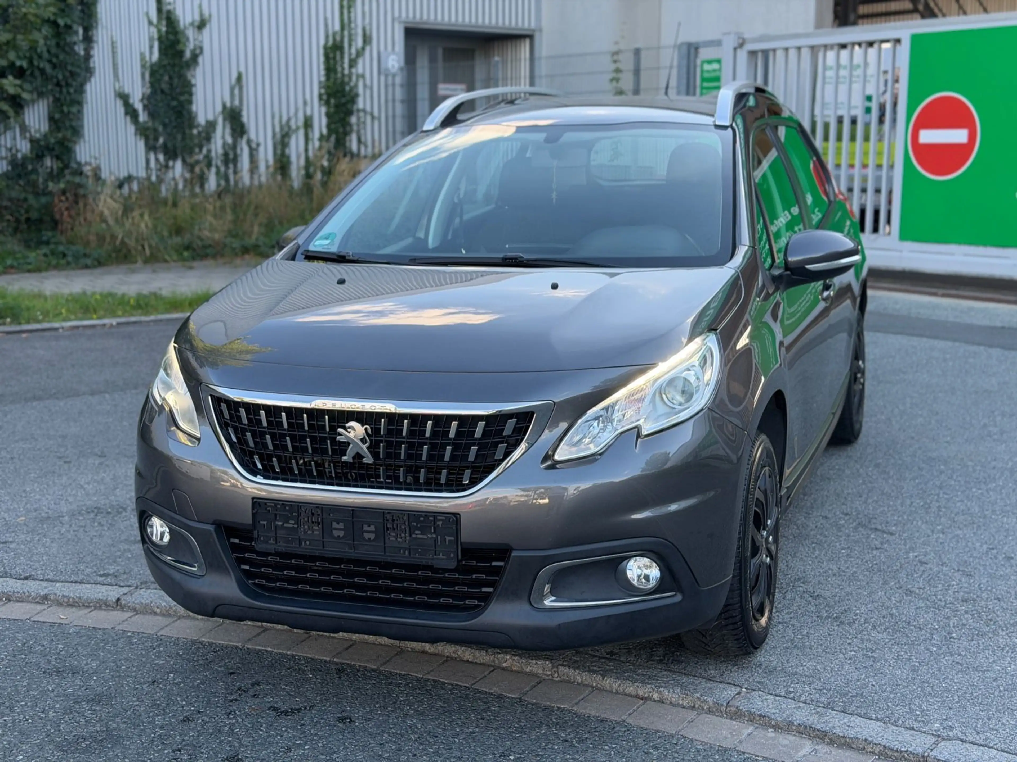 Peugeot 2008 Active PDC SHZ NAVI Neu Tüv