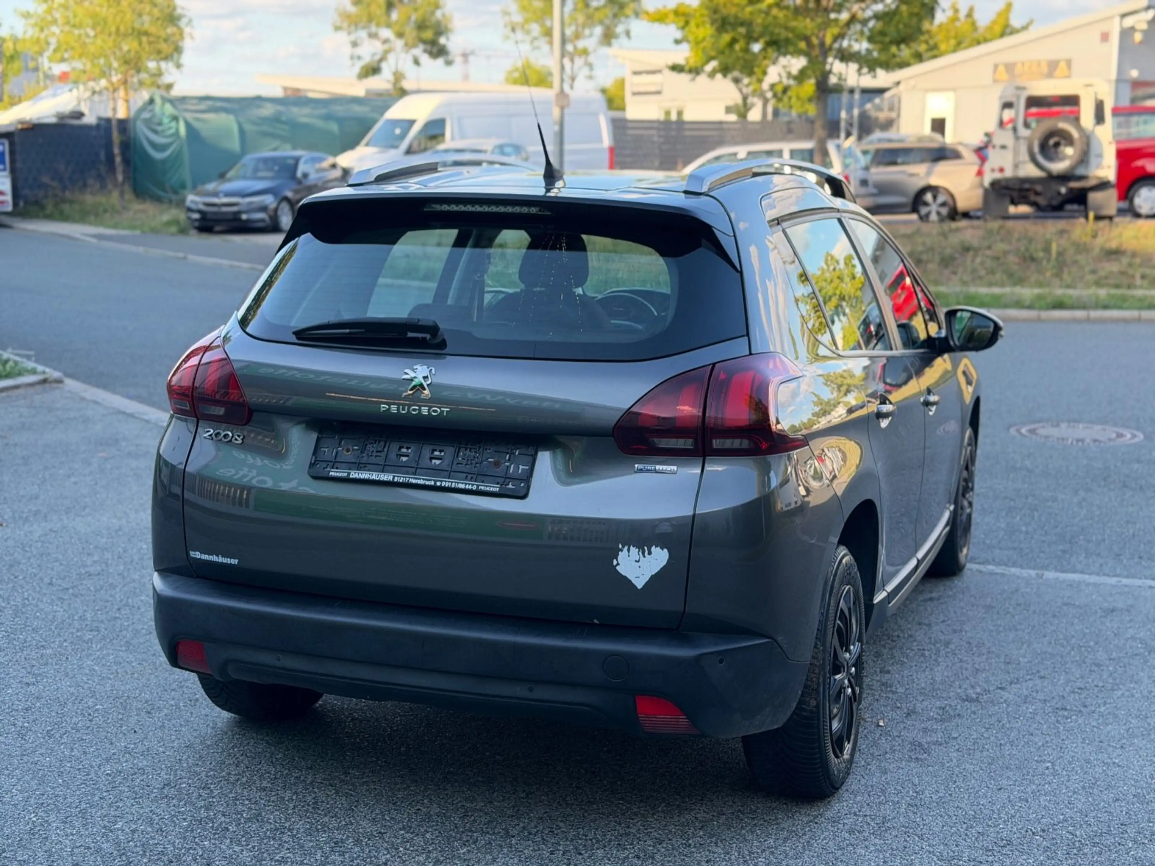 Peugeot 2008 Active PDC SHZ NAVI Neu Tüv — photo 5