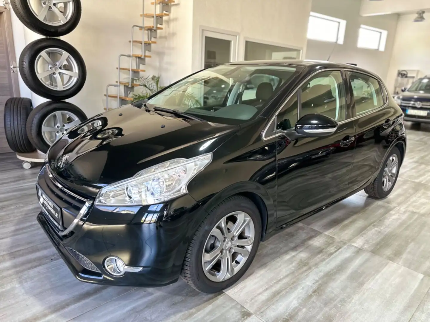 Peugeot 208 Allure *LED*SHZ*Tempomat* Schwarz - 1